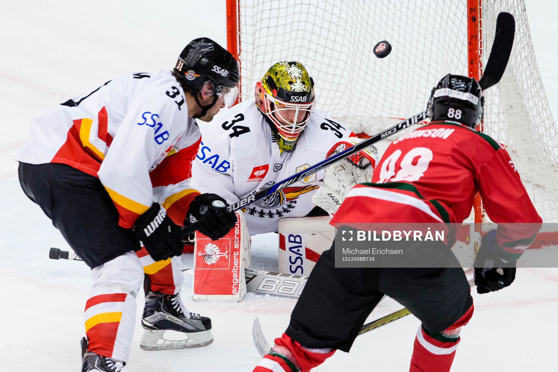 Frölundas Andreas Johnson gör 2-1 bakom Luleås målvakt