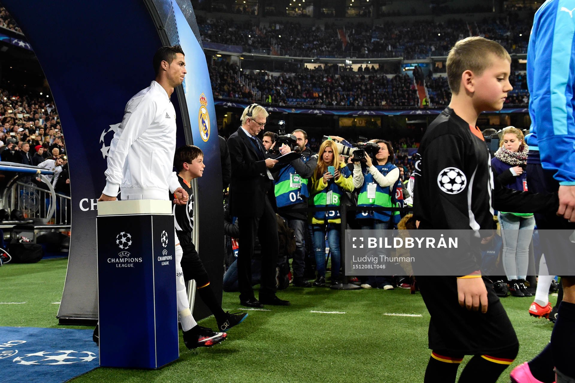 Real Madrids Cristiano Ronaldo går in på planen innan
