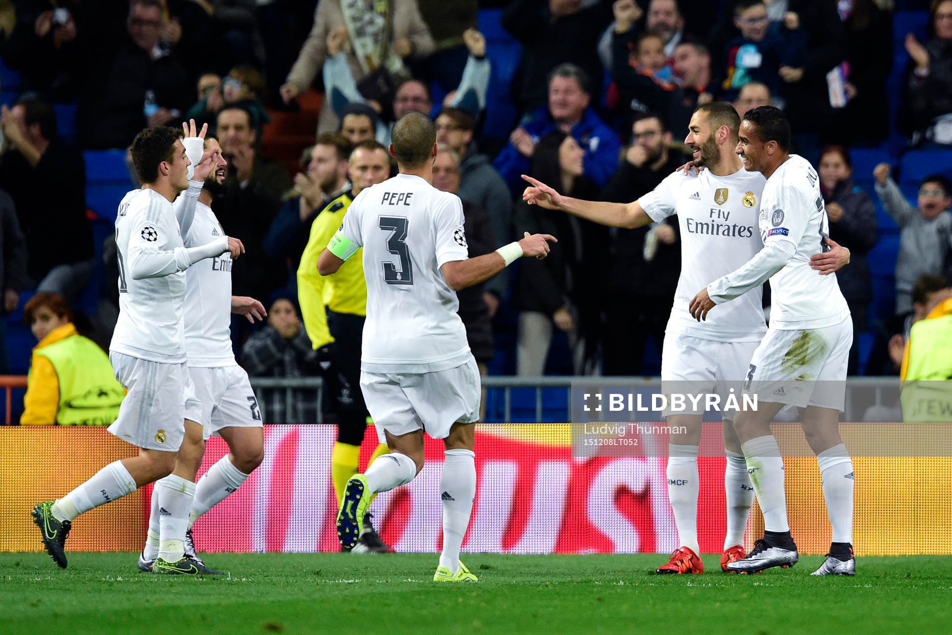 Real Madrids Karim Benzema jublar
