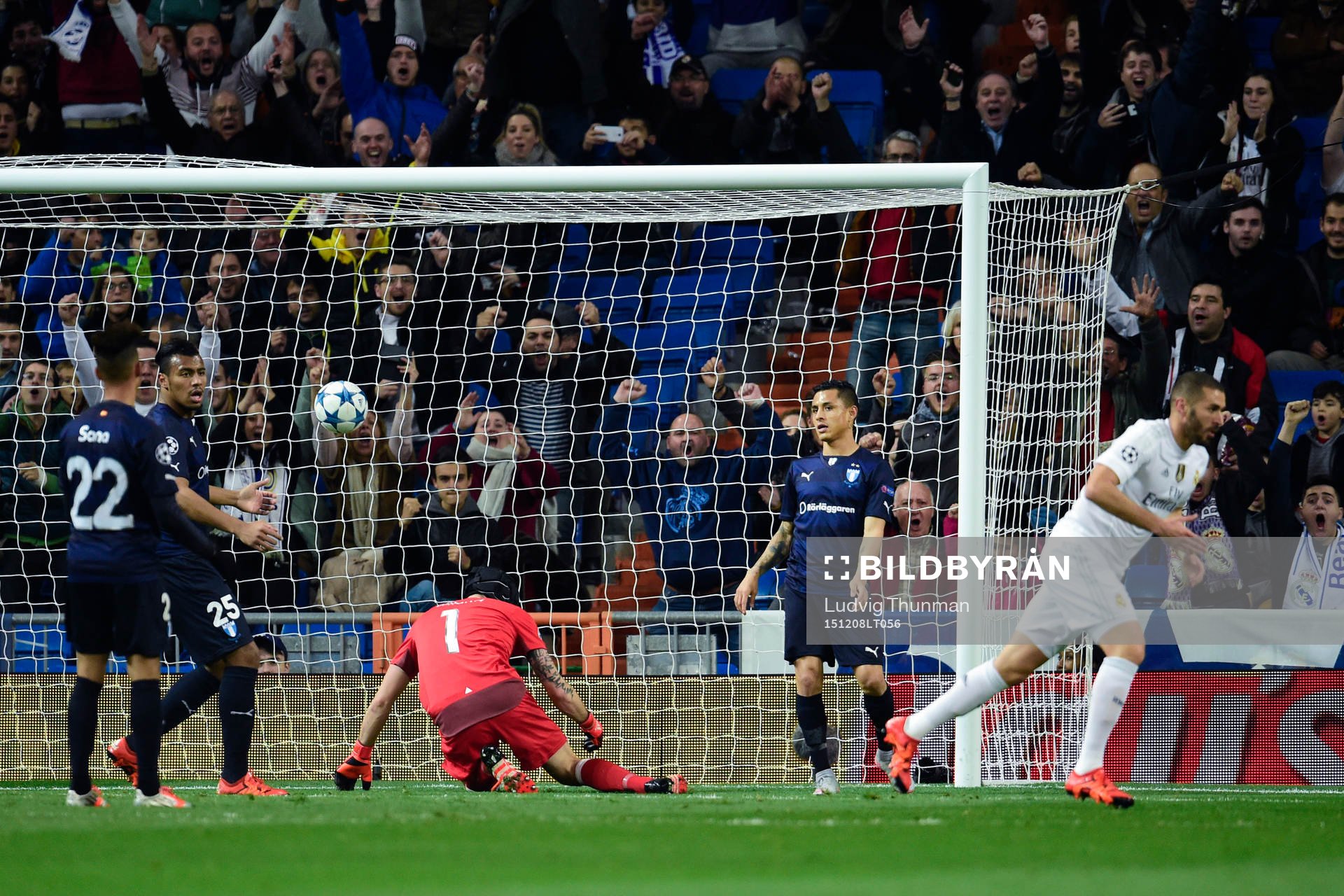 Real Madrids Karim Benzema gör 1-0