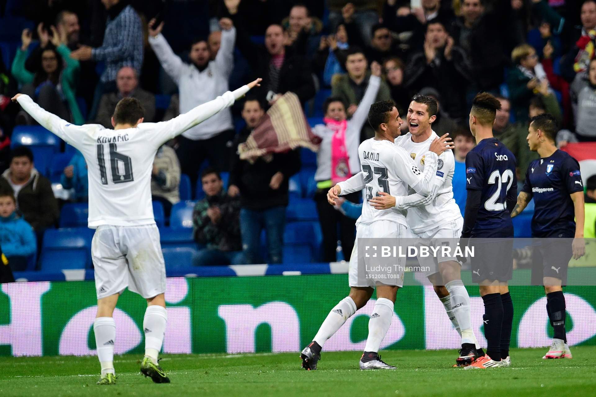 Real Madrids Cristiano Ronaldo jublar efter 5-0 under fotbollsmatchen i Champions League mellan Real Madrid och Malmö FF den 8 december 2015 i Madrid.