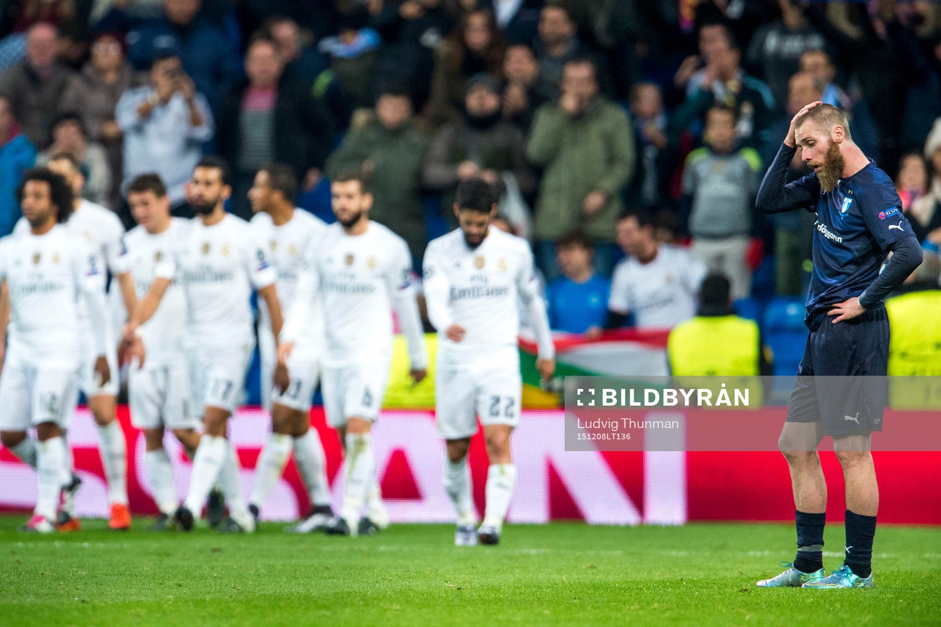 Malmö FFs Jo Inge Berget deppar medan Real Madrids spelare