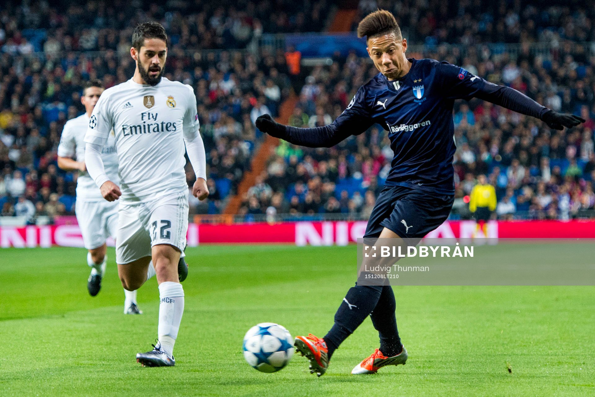 Real Madrids Isco bevakar Malmö FFs Tobias Sana