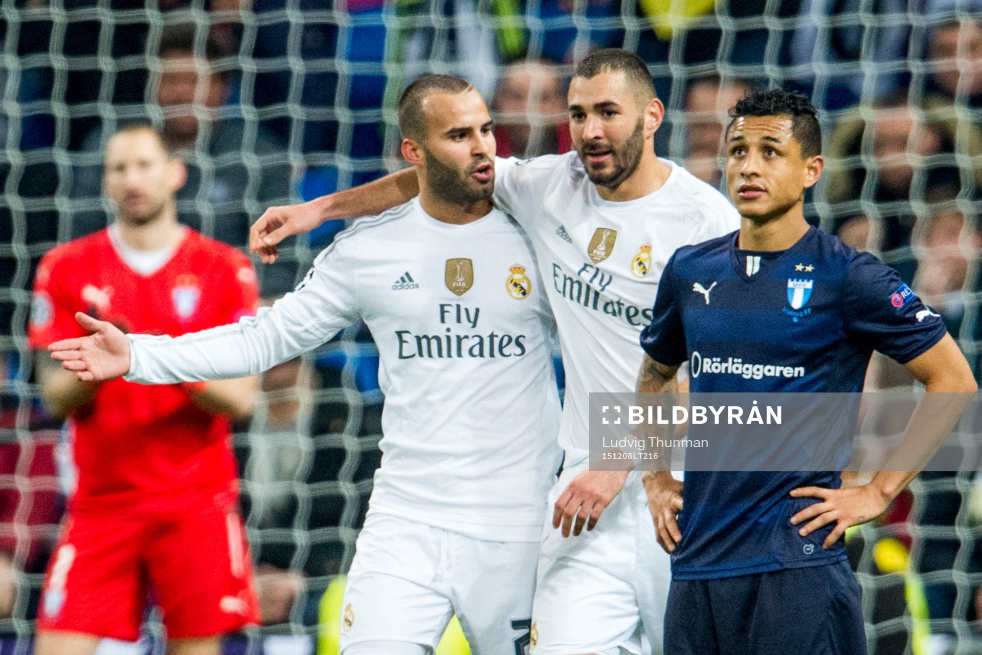 Real Madrids Isco och Karim Benzema jublar medan Malmö FFs