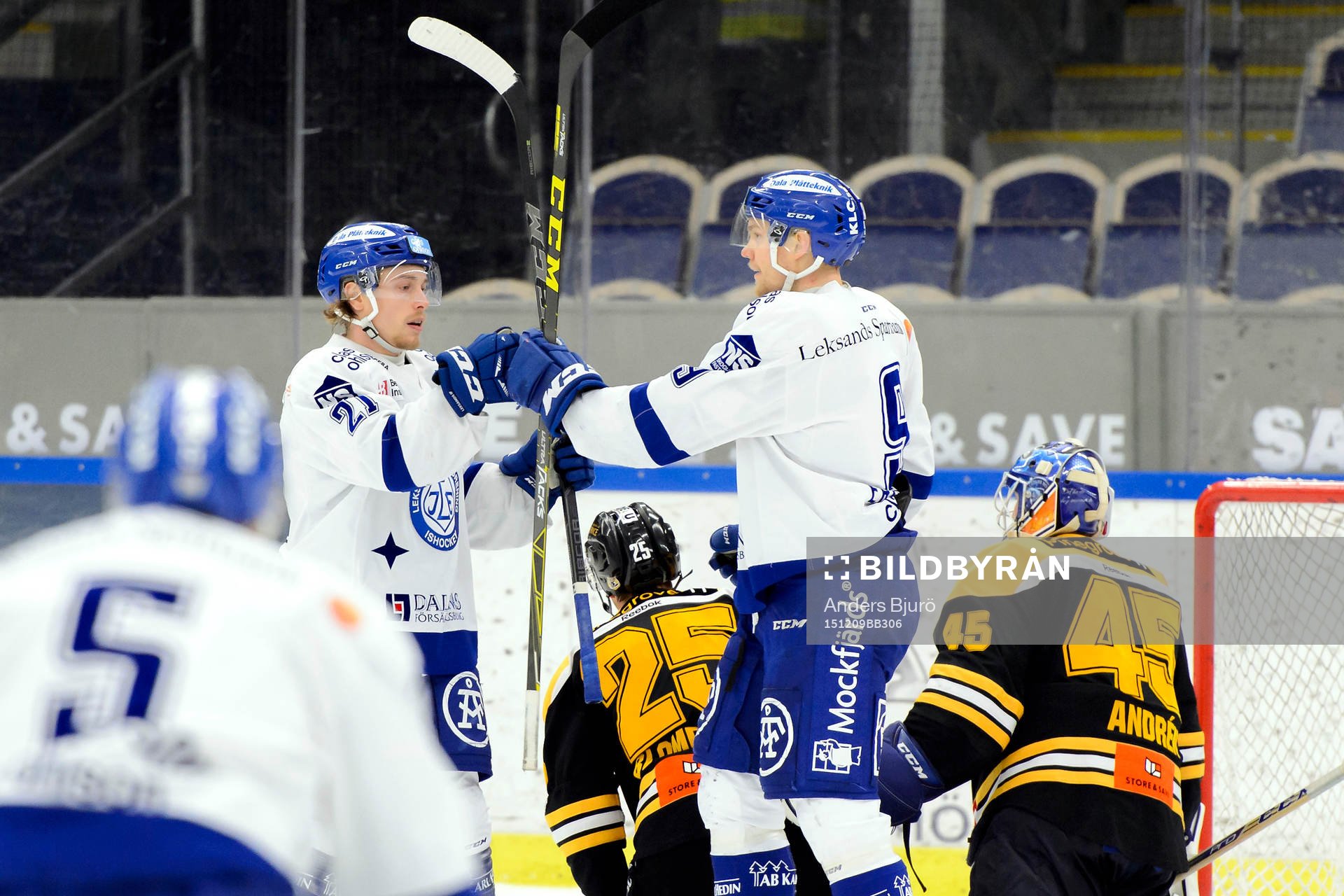 Leksands Brock Montpetit och Lukas Ericsson  jublar