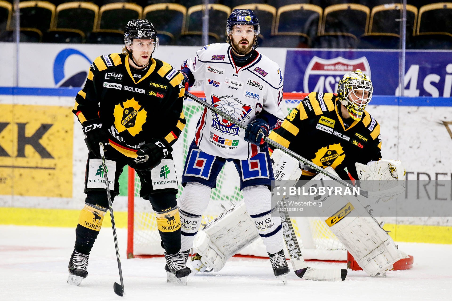 Skellefteås Anton Lindholm och målvakt Markus Svensson