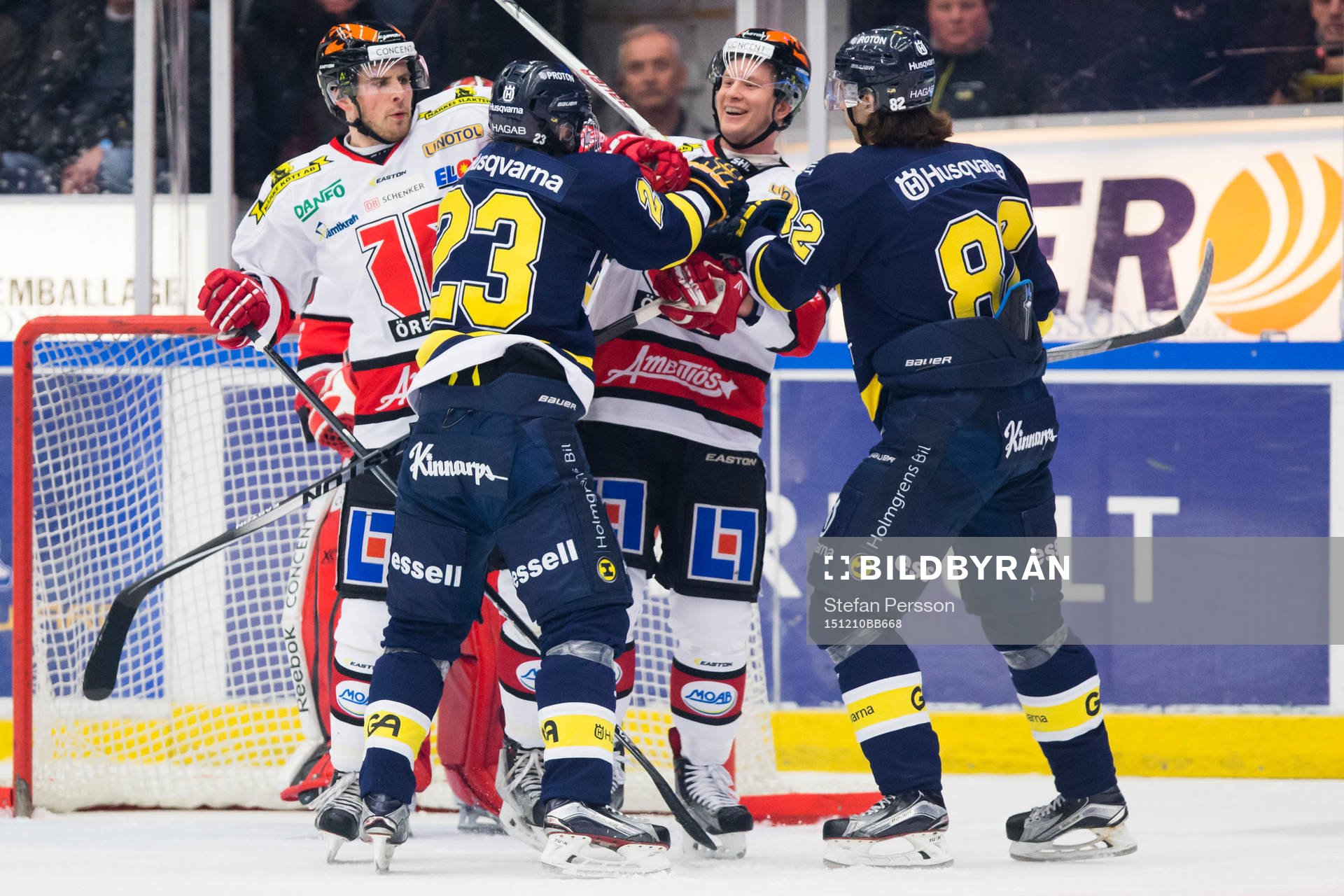 s Lias Andersson och Kevin Stenlund i gruff framför
