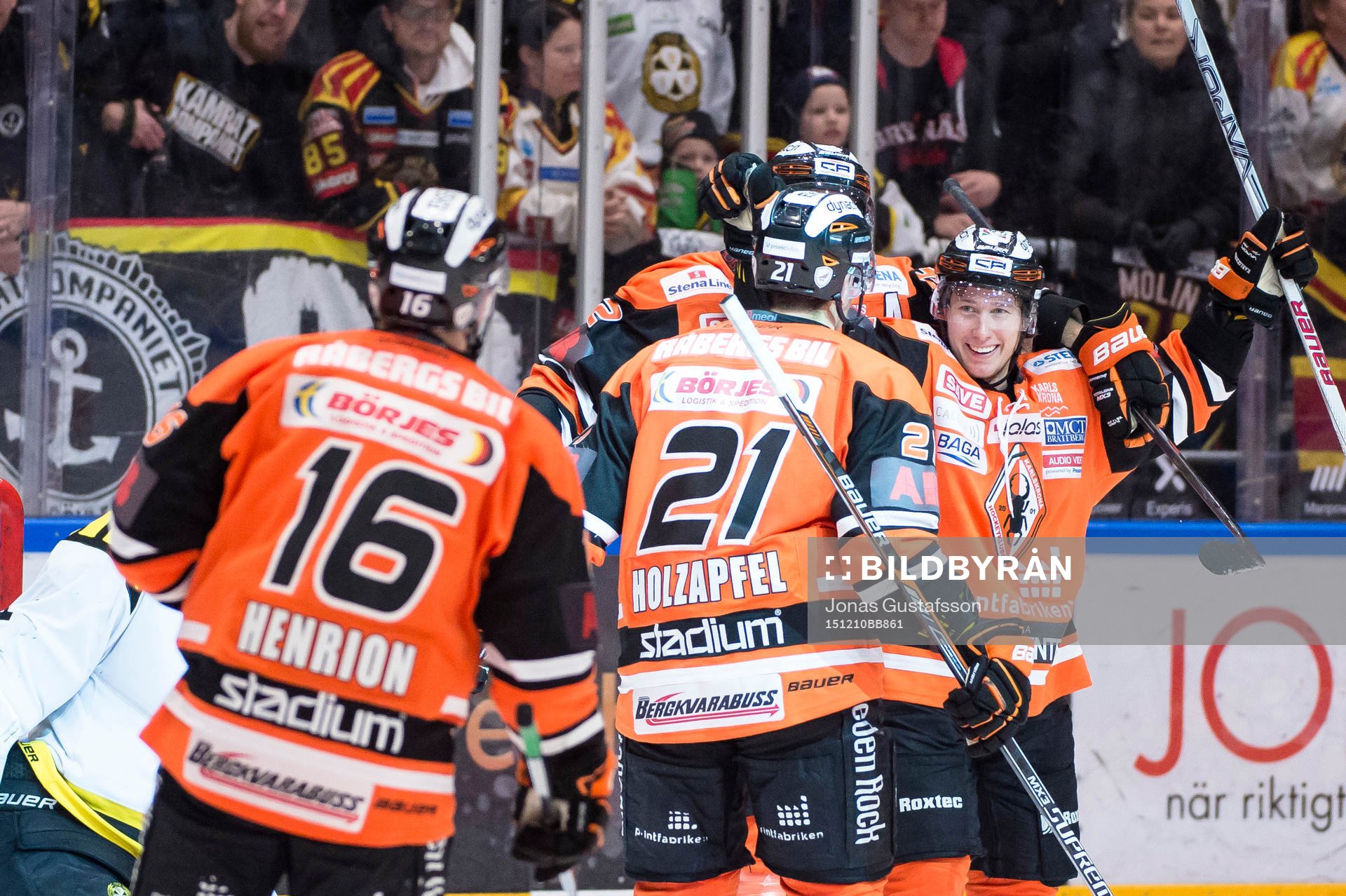 Karlskronas Filip Cruseman jublar
