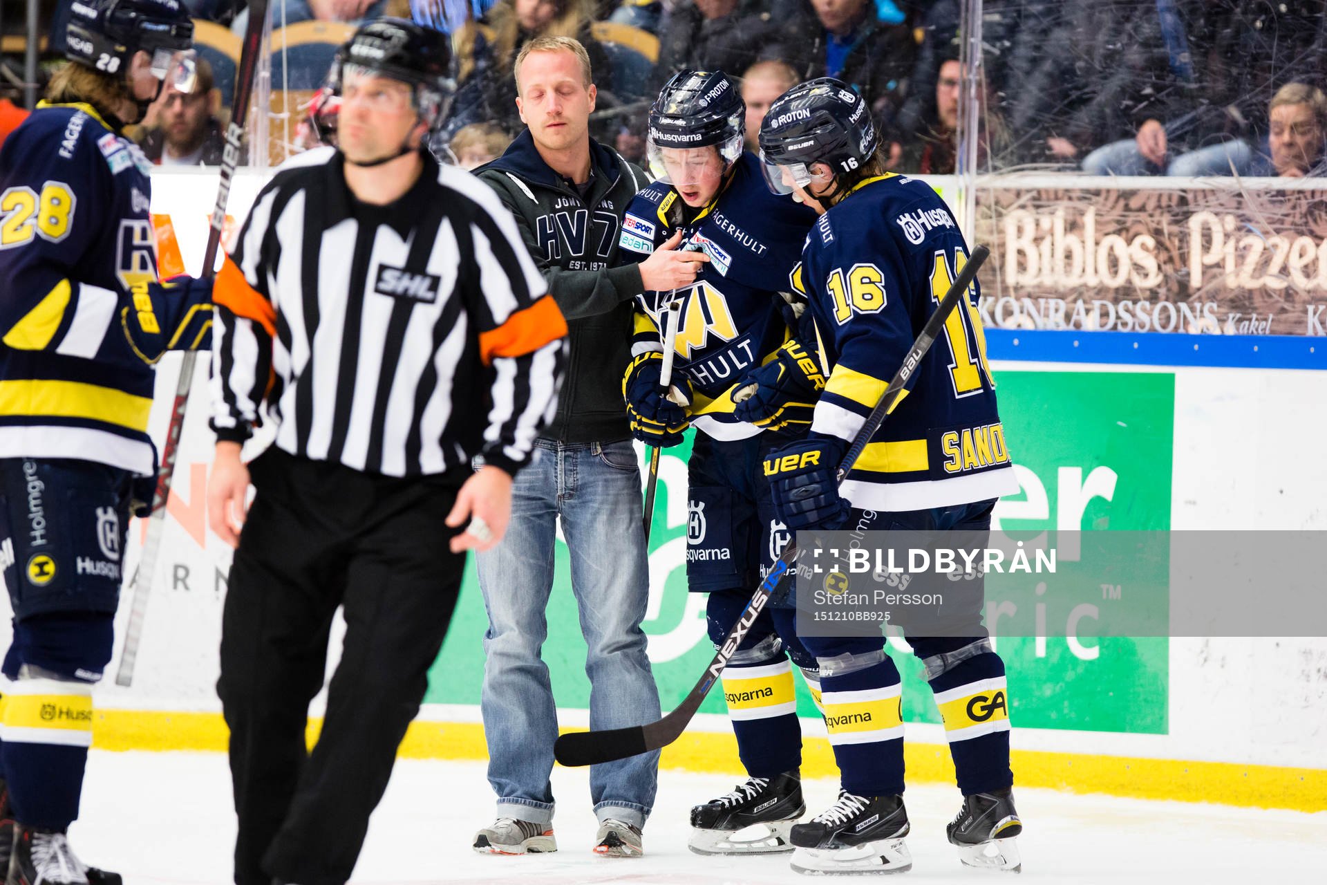 s Christoffer Törngren leds av isen
