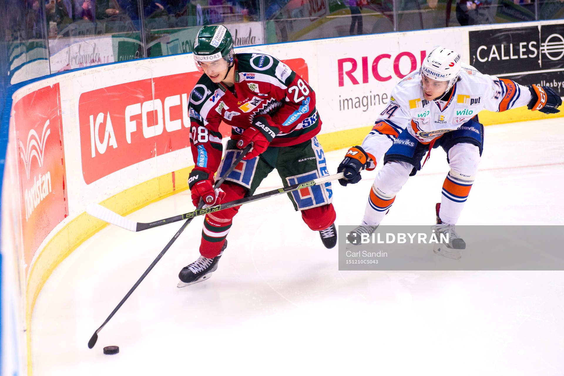 Frölundas Johan Sundström jagas av Växjös Eric