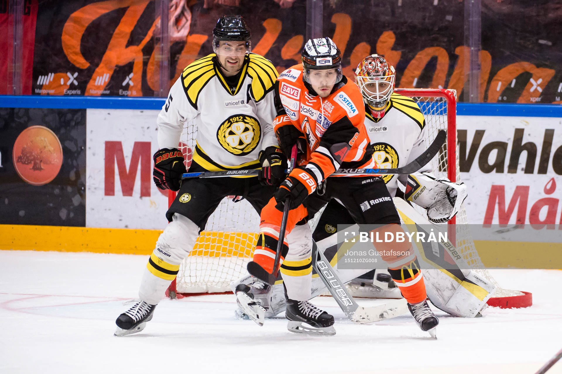 Brynäs Lukas Kilström trycker bort Karlskronas Mattias