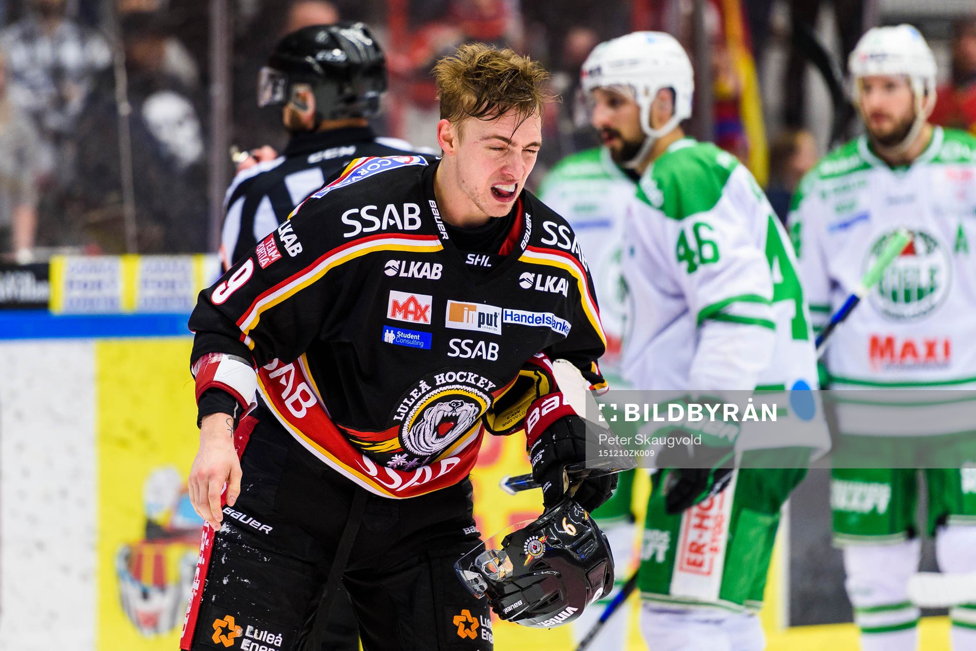 Luleås Johan Forsberg grinar illa