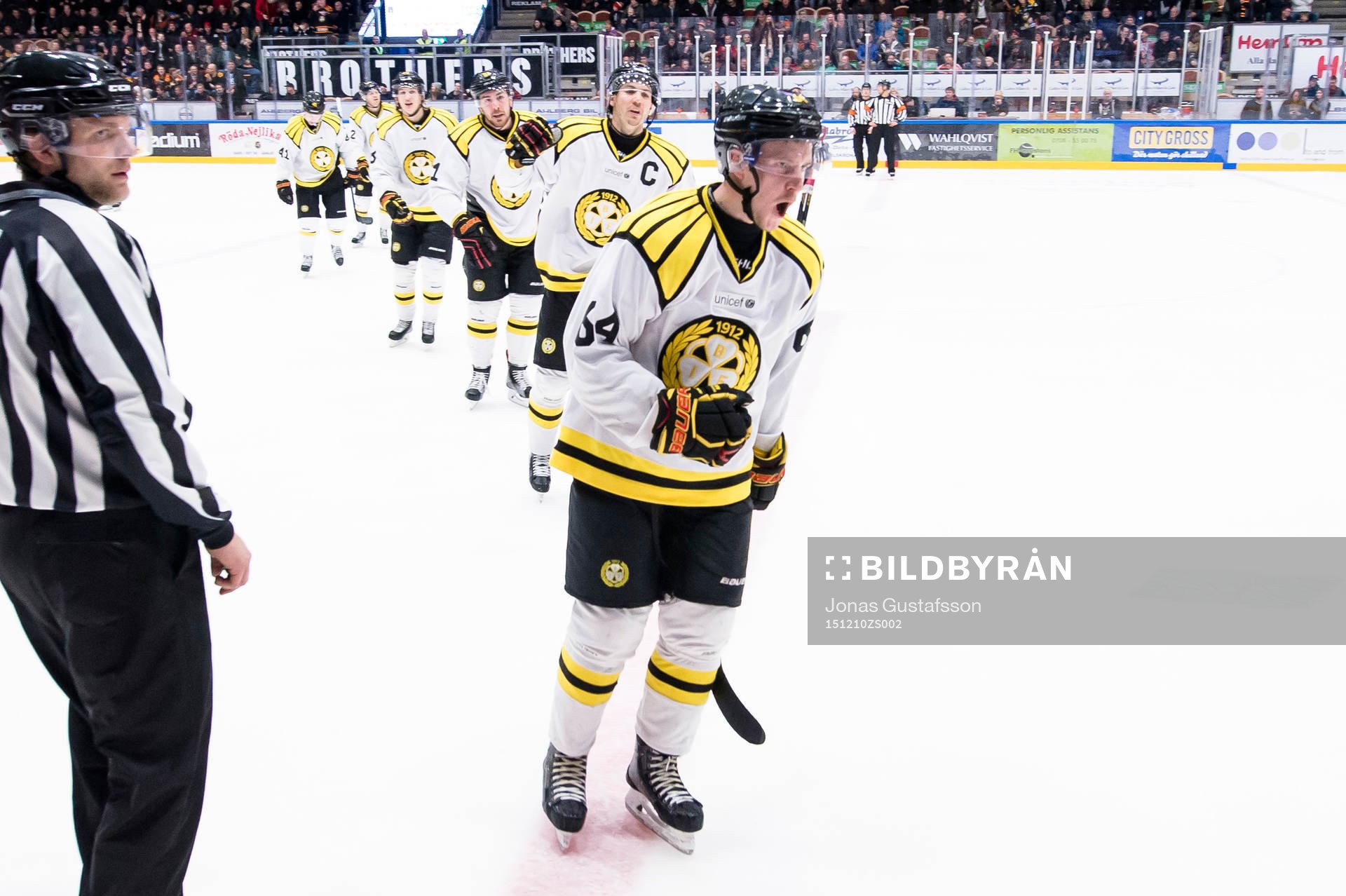 Brynäs Jonathan Pudas  jublar