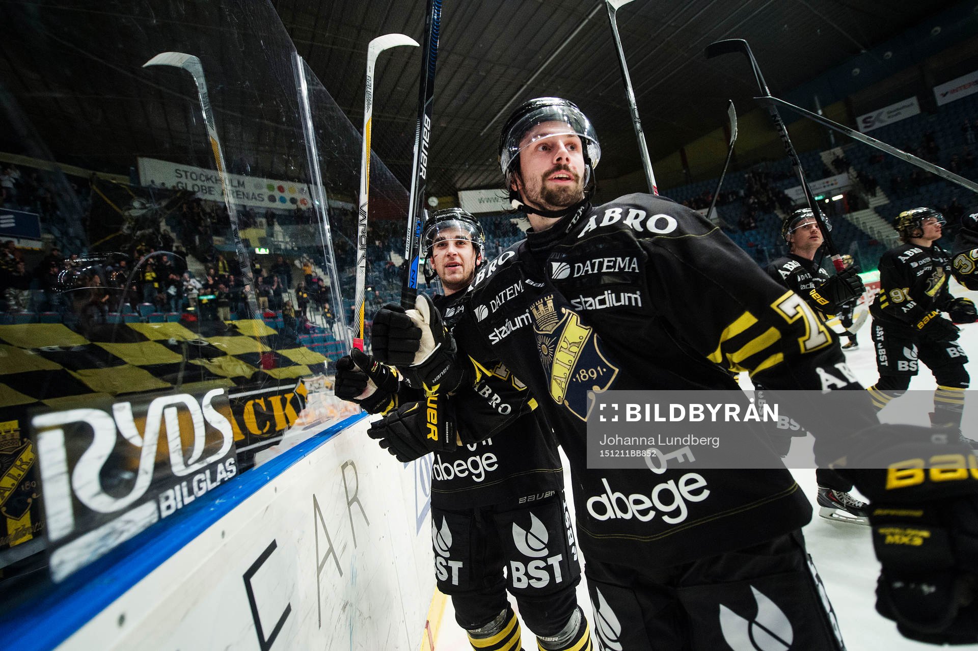 s Jonathan Andersson och Daniel Olsson Trkulja jublar
