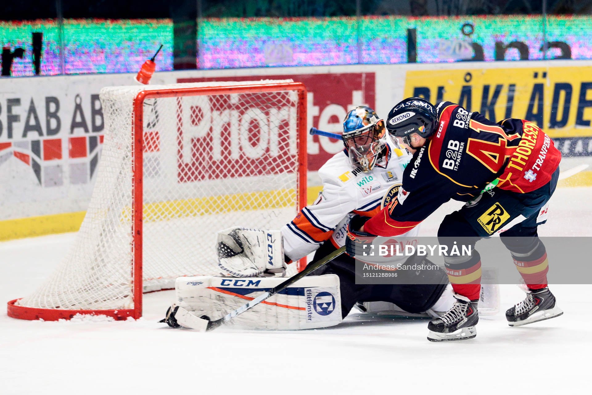 Växjös målvakt Cristopher Nihlstorp räddar en straff