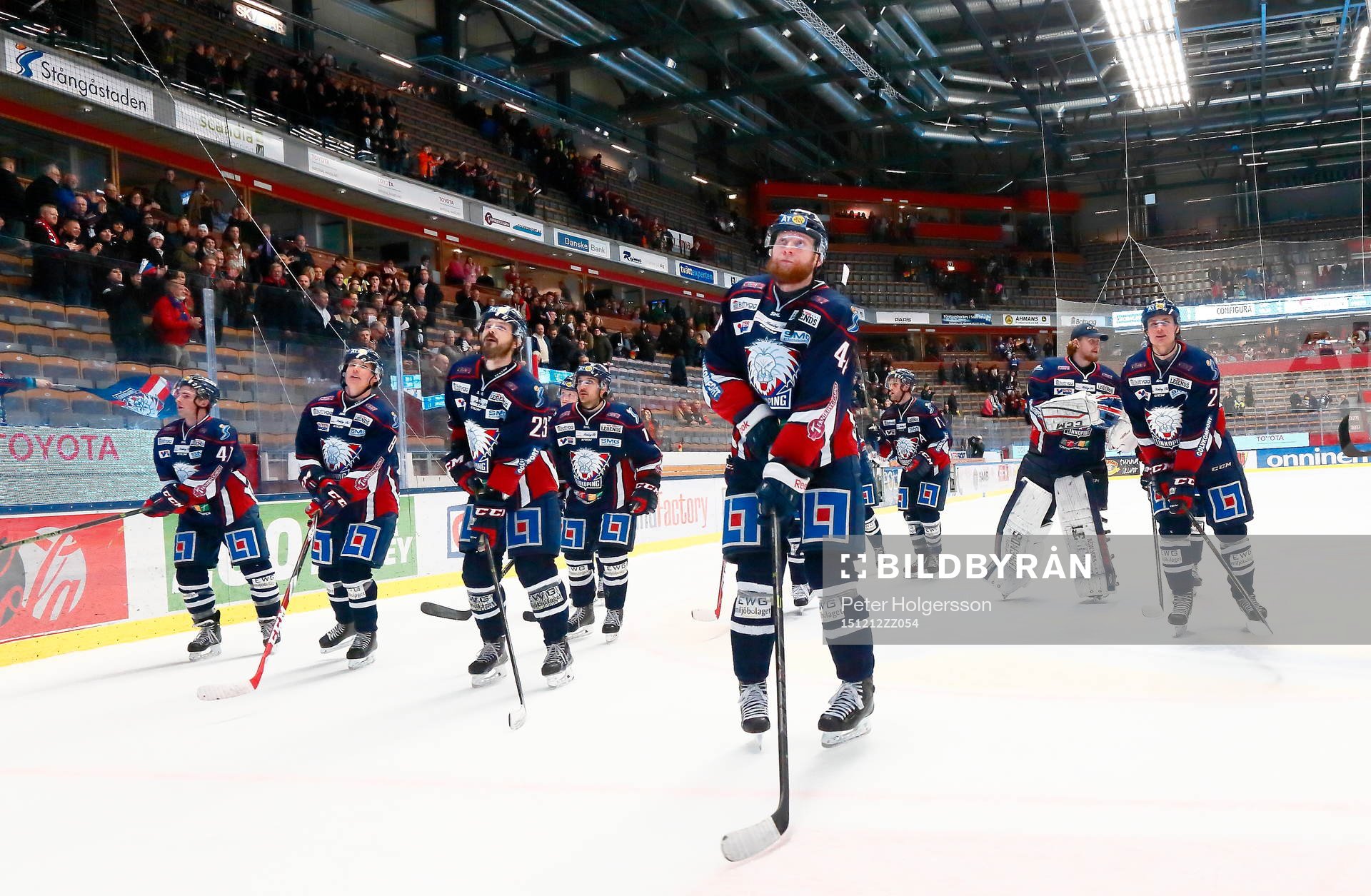 Linköpings spelare med Jonas Junland jublar