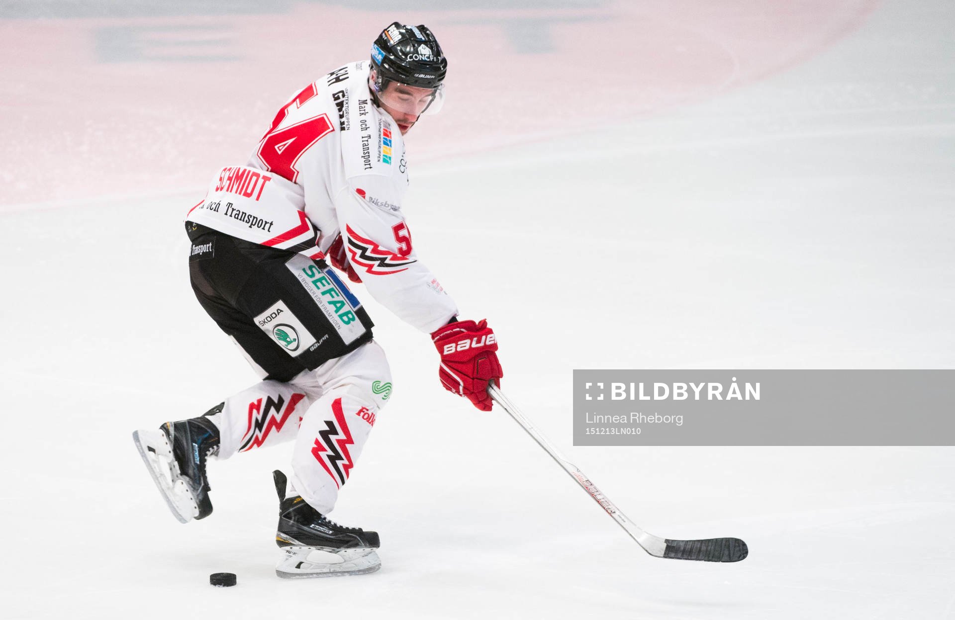 Vita Hästens Adam Schmidt