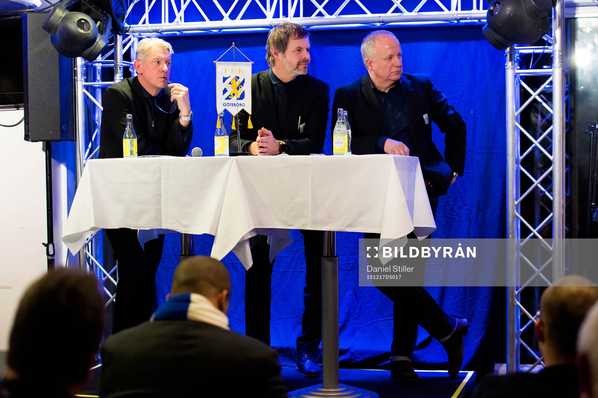 Ulf Ivarsson, kassör, Karl Jartun, ordförande och Mikael Källström ledamot i IFK Göteborg under ett extrainsatt medlemsmöte för IFK Göteborg den 17 december 2015 i Göteborg.