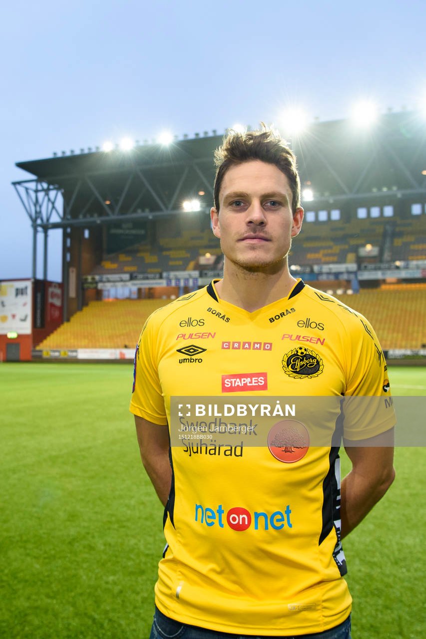Nyförvärvet Jörgen Horn poserar på Borås arena