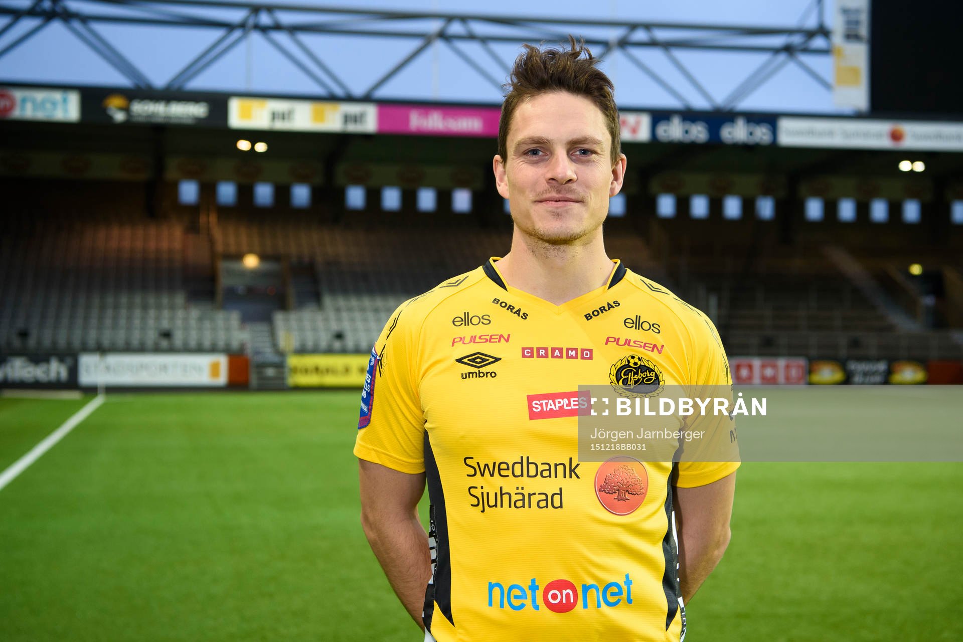Nyförvärvet Jörgen Horn poserar på Borås arena