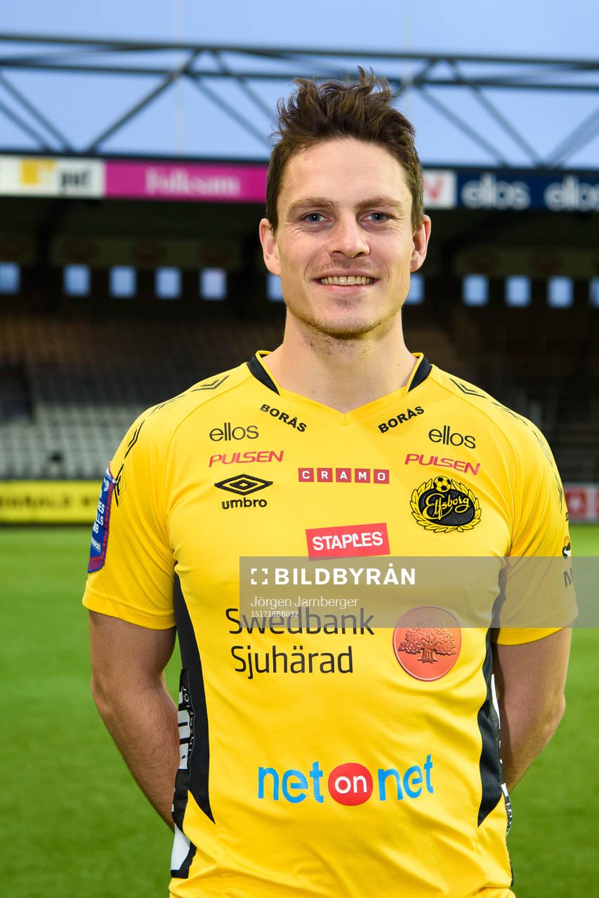 Nyförvärvet Jörgen Horn poserar på Borås arena