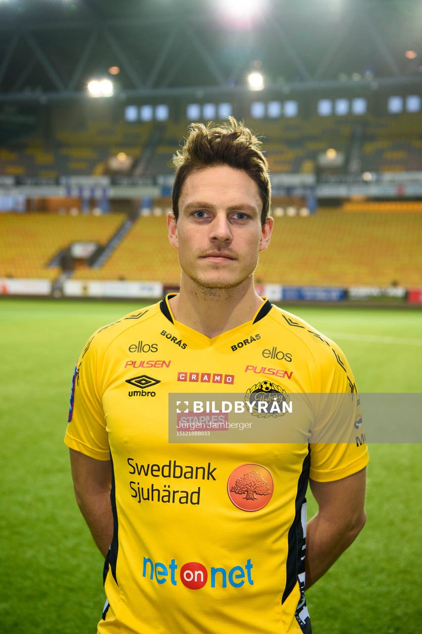 Nyförvärvet Jörgen Horn poserar på Borås arena
