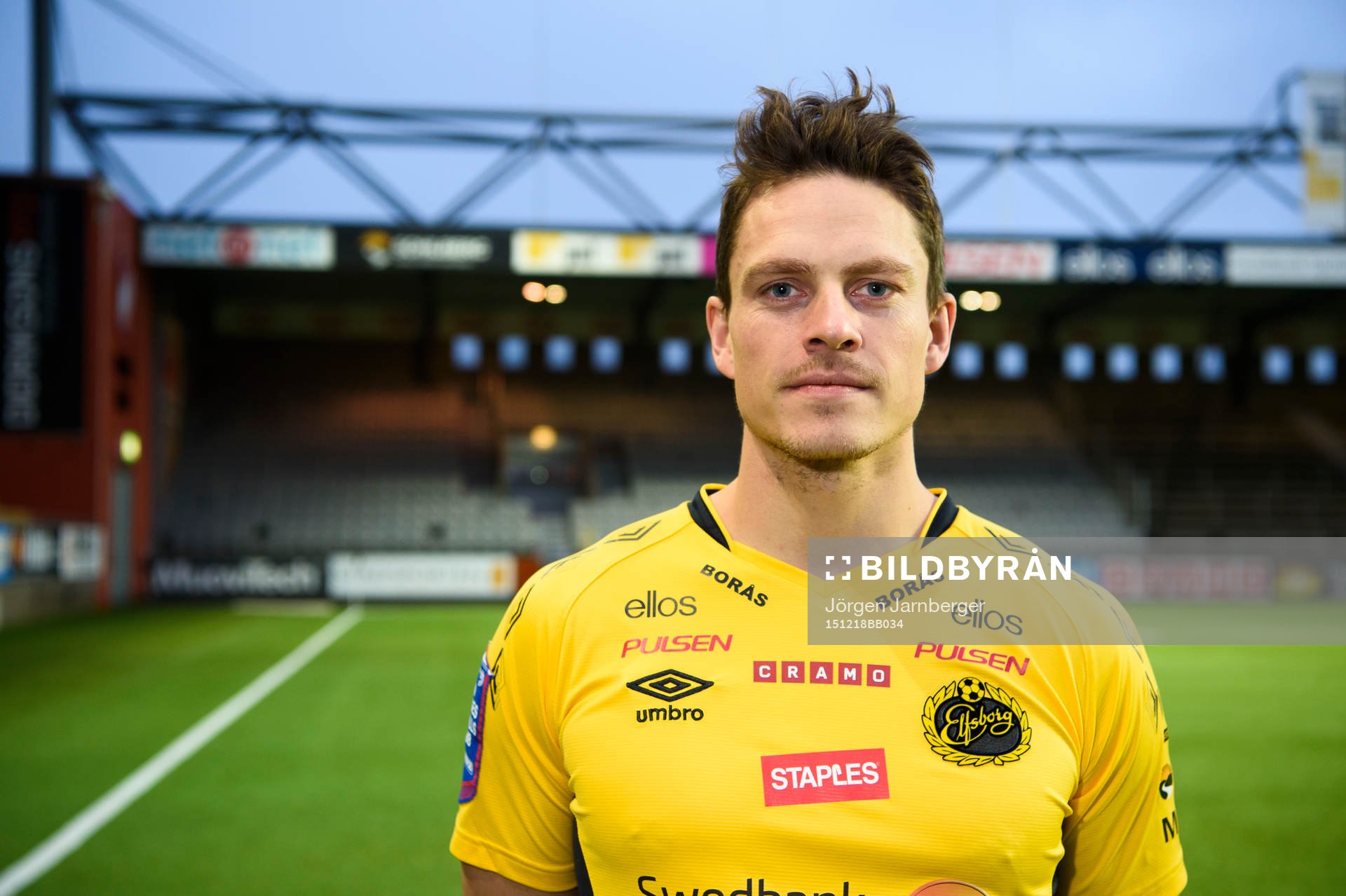 Nyförvärvet Jörgen Horn poserar på Borås arena
