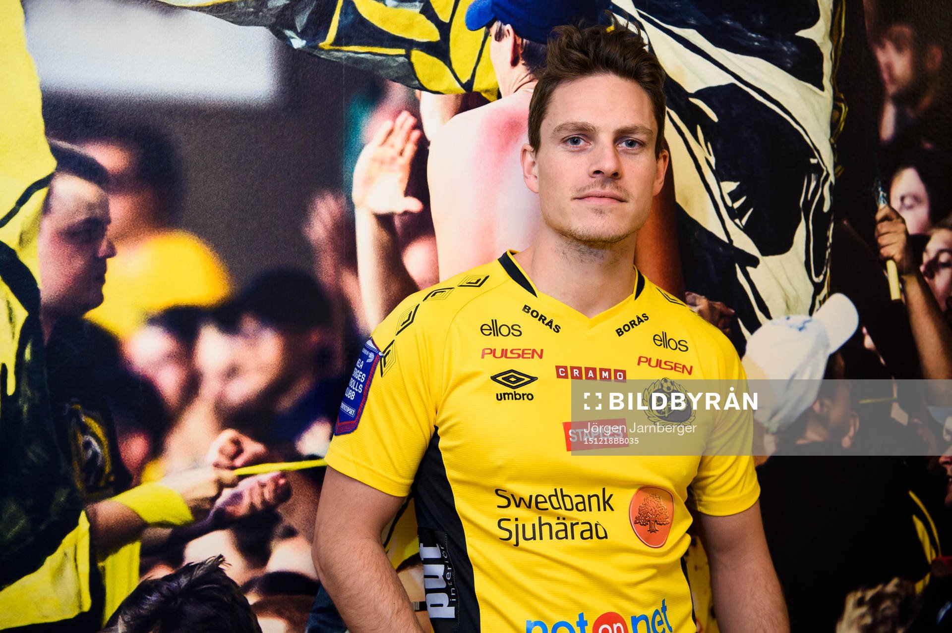 Nyförvärvet Jörgen Horn poserar på Borås arena