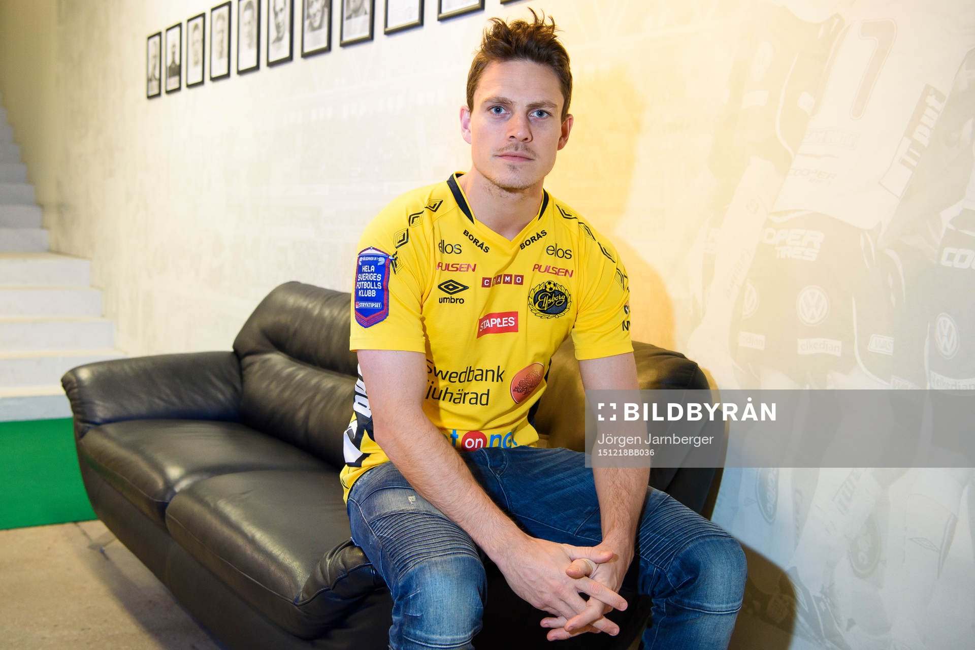 Nyförvärvet Jörgen Horn poserar på Borås arena