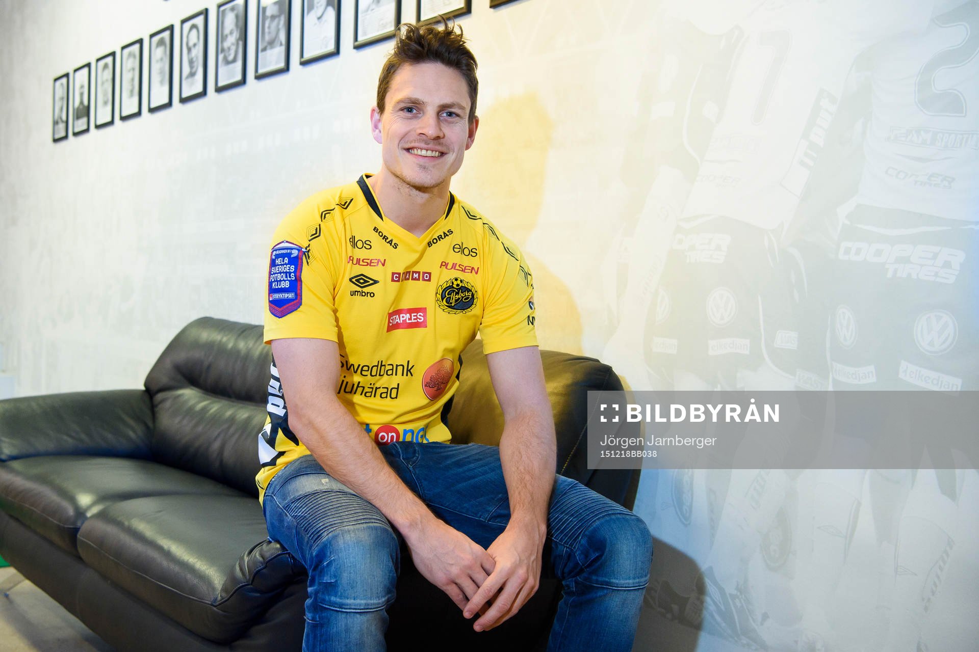 Nyförvärvet Jörgen Horn poserar på Borås arena
