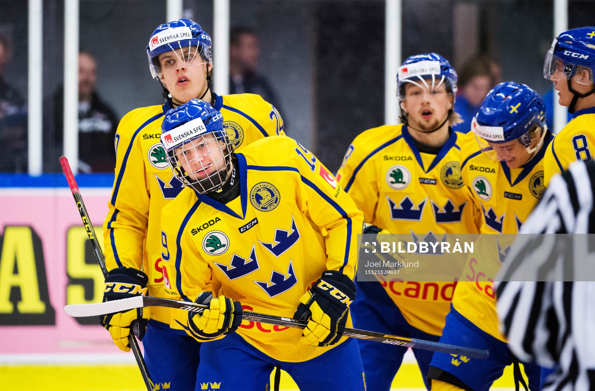 Sveriges Alexander Nylander jublar med lagkamrater