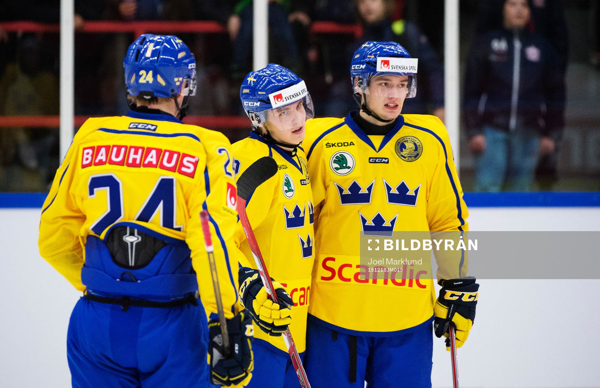 Sveriges Sebastian Aho (mitten)