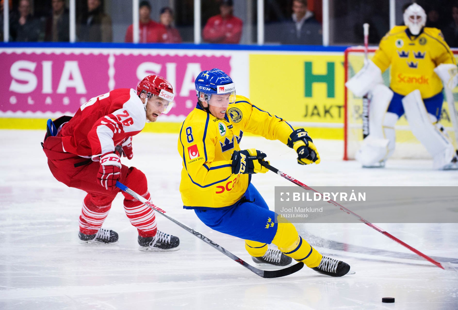 Danmarks Martin Eskildsen fäller Sveriges Gustav Forsling