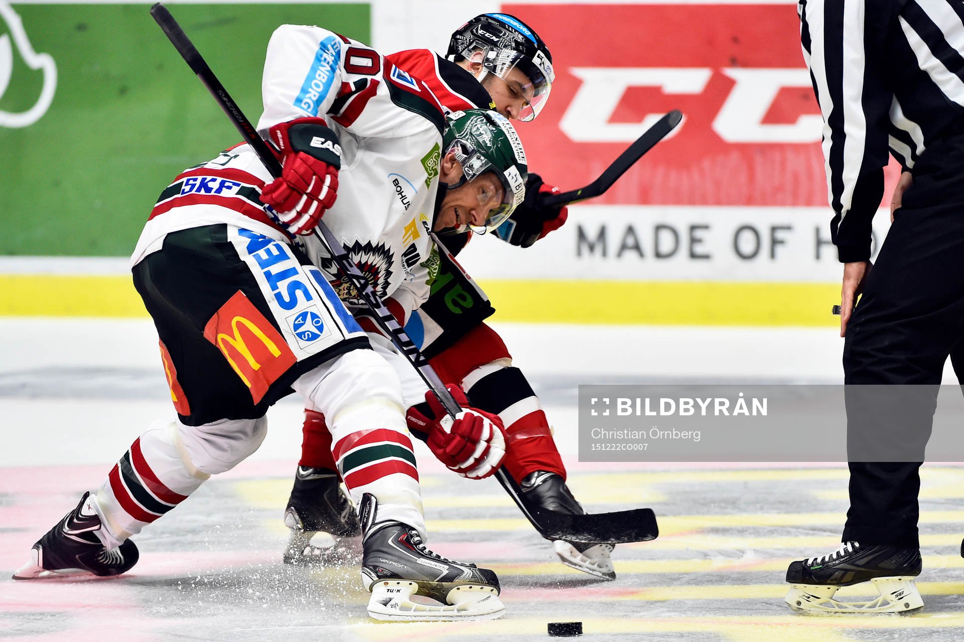 Frölundas Joel Lundqvist och Malmö Redhawks Eric Himelfarb