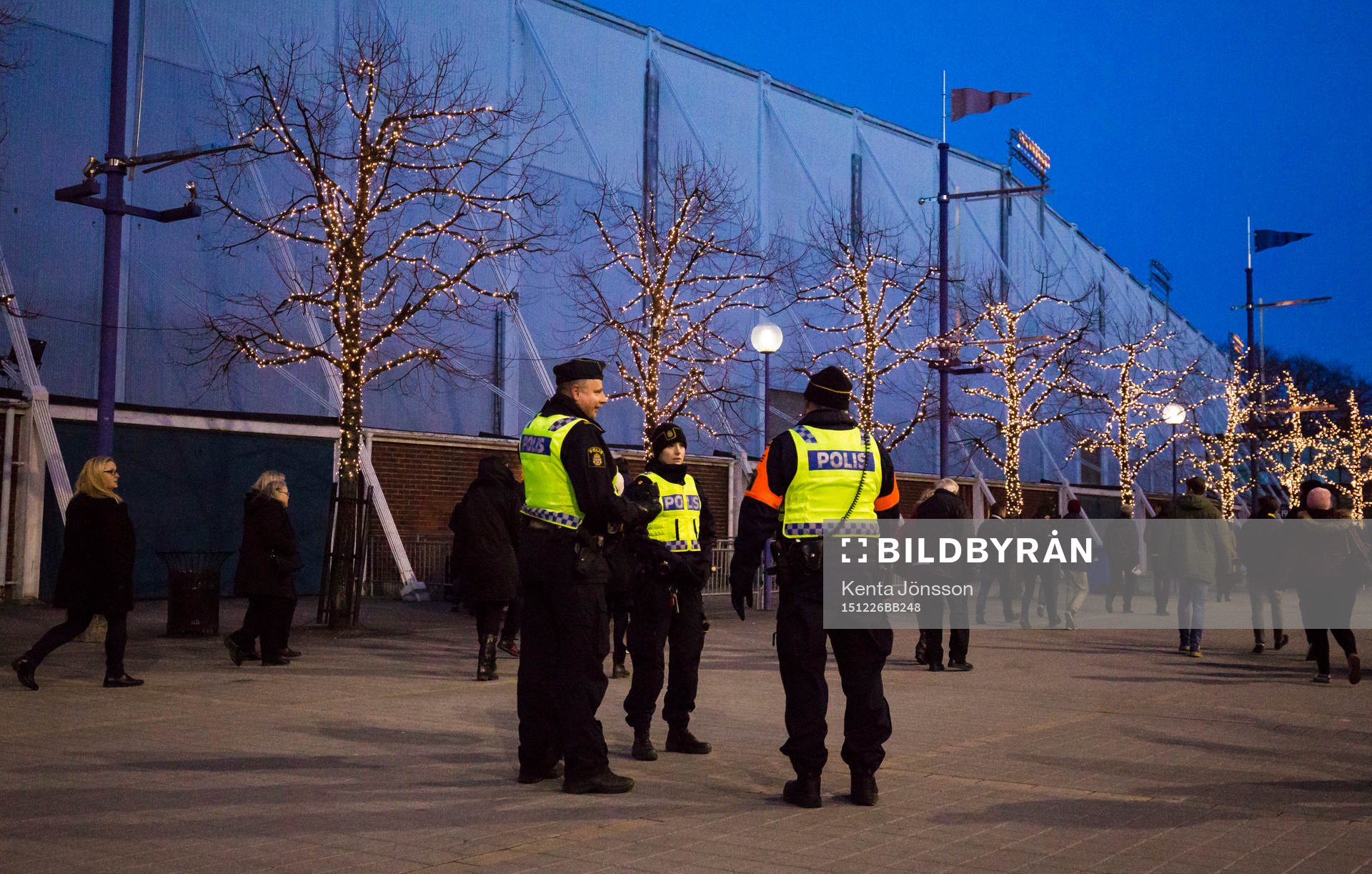 Poliser utanför Johanneshovs Isstadion