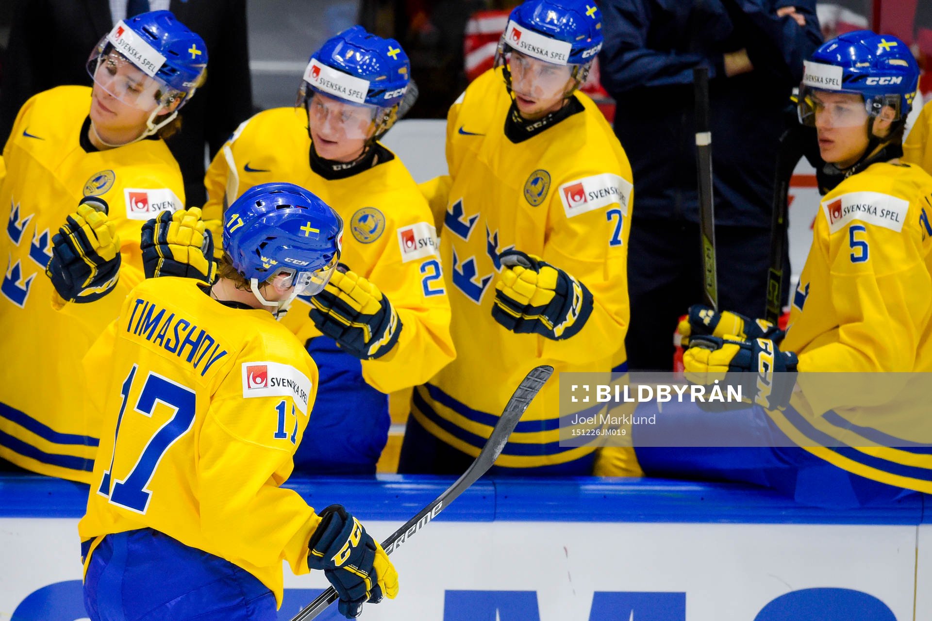 Sveriges Dmytro Timashov jublar