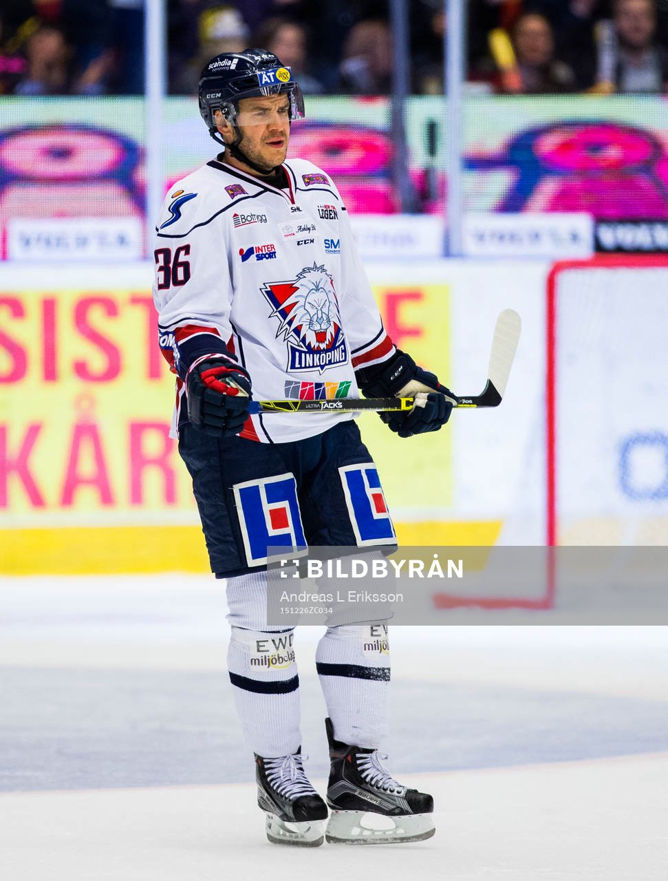 Linköpings Niklas Fogström ser deppig ut