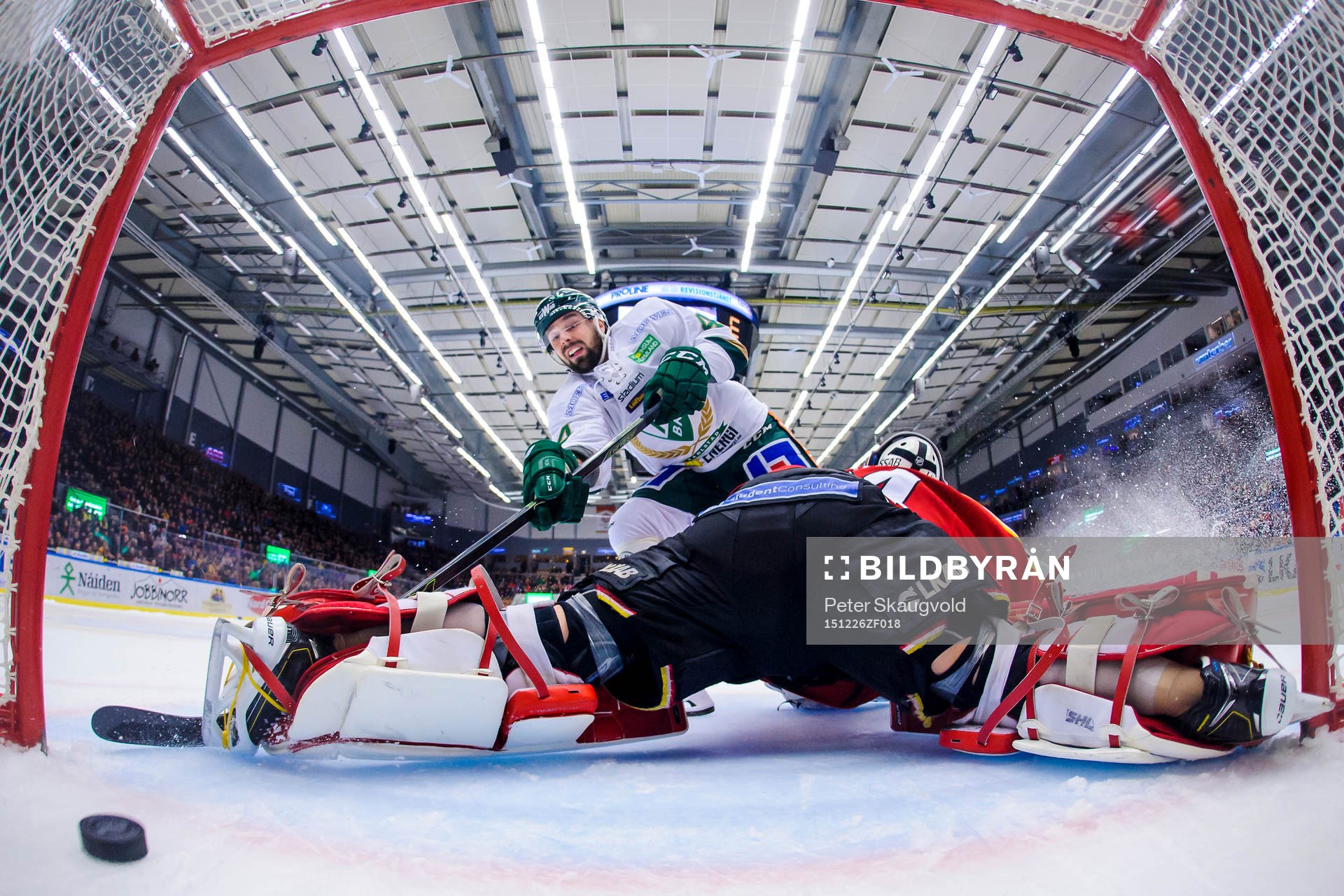 Färjestads Milan Gulas sätter sin straff bakom Luleås