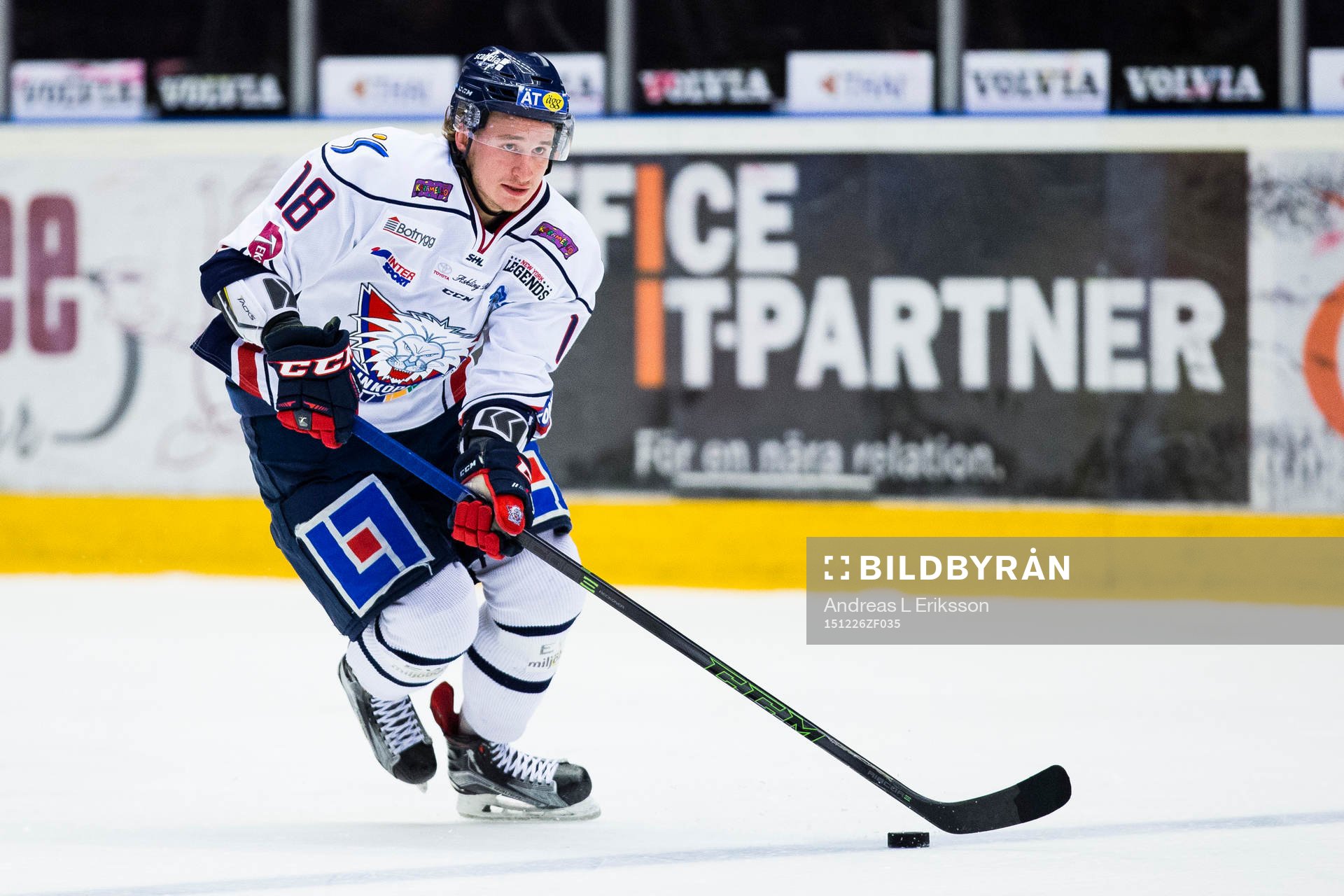 Linköpings Jacob Lilja med pucken