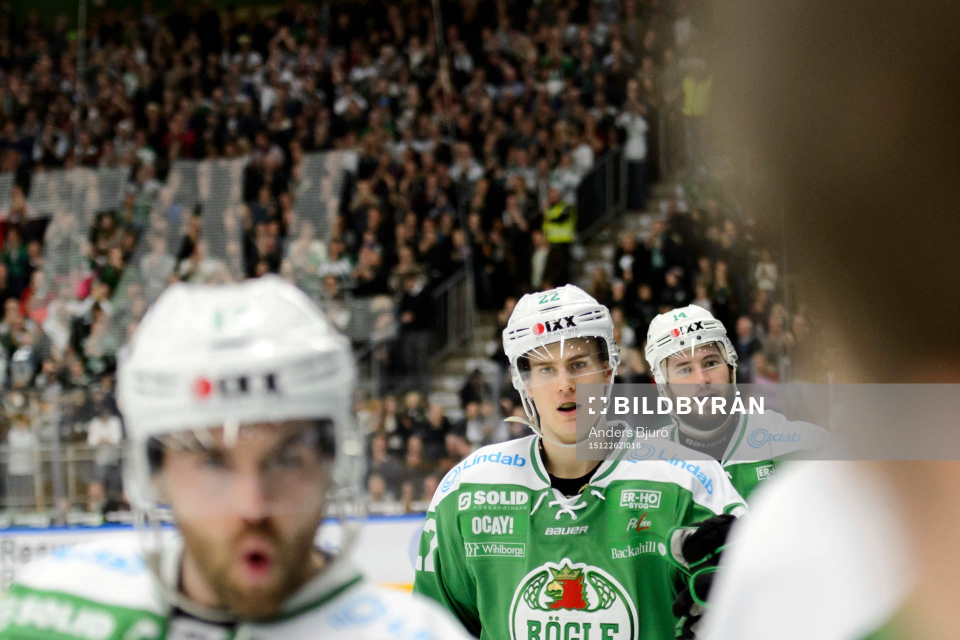 Rögles Sebastian Wännström jublar med båset