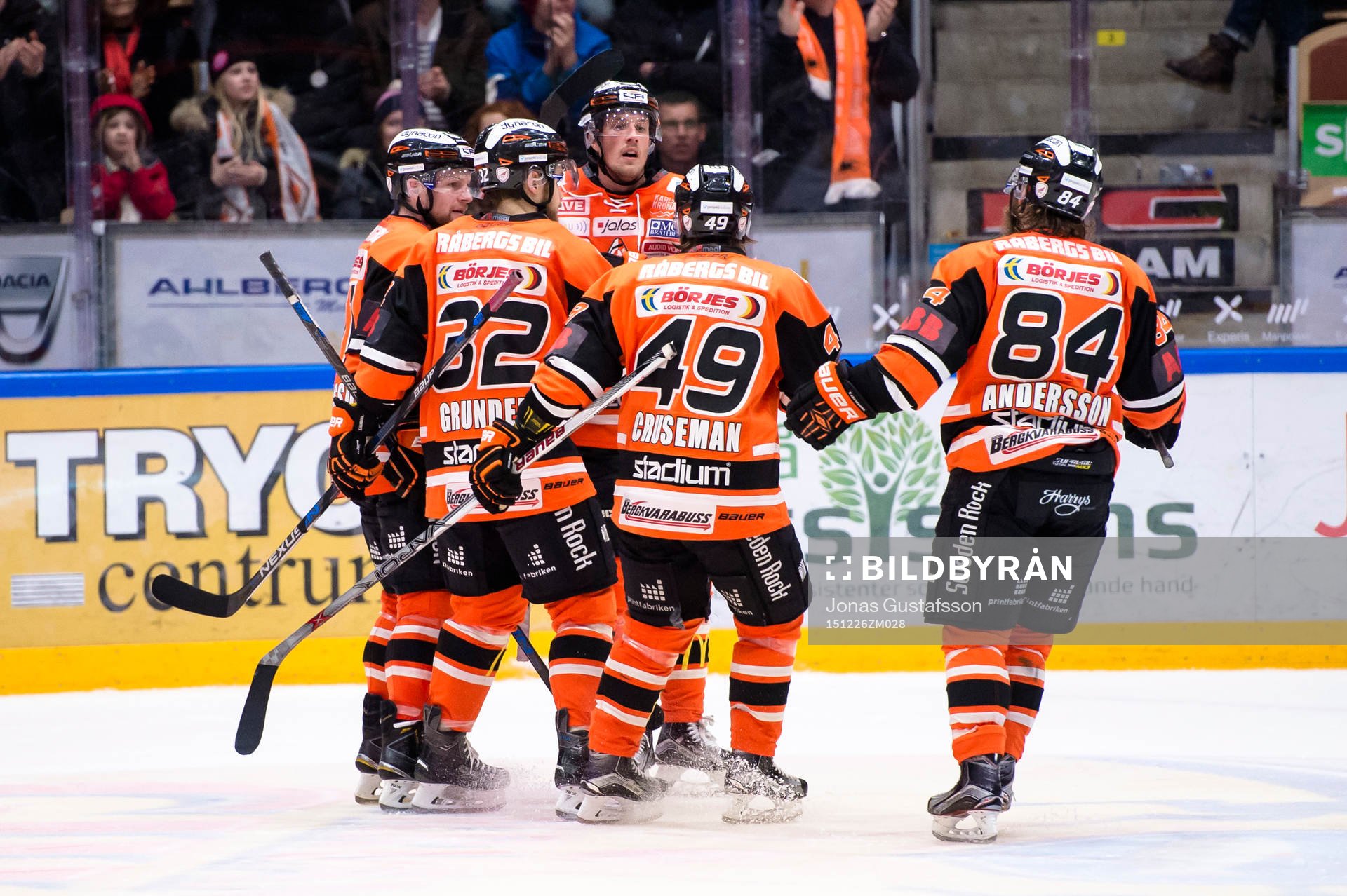 Karlskronas Emil Larsson har gjort 3-5 och jublar