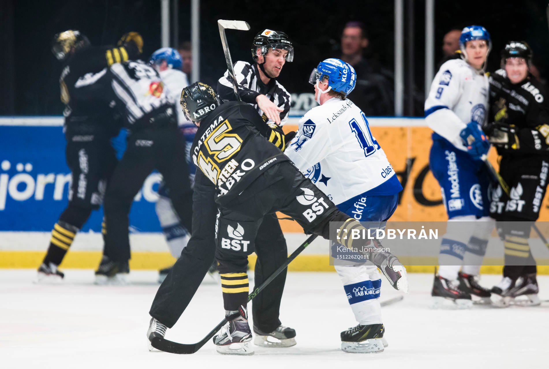 s Oscar Steen i ett bråk med Leksands Oskar Lang