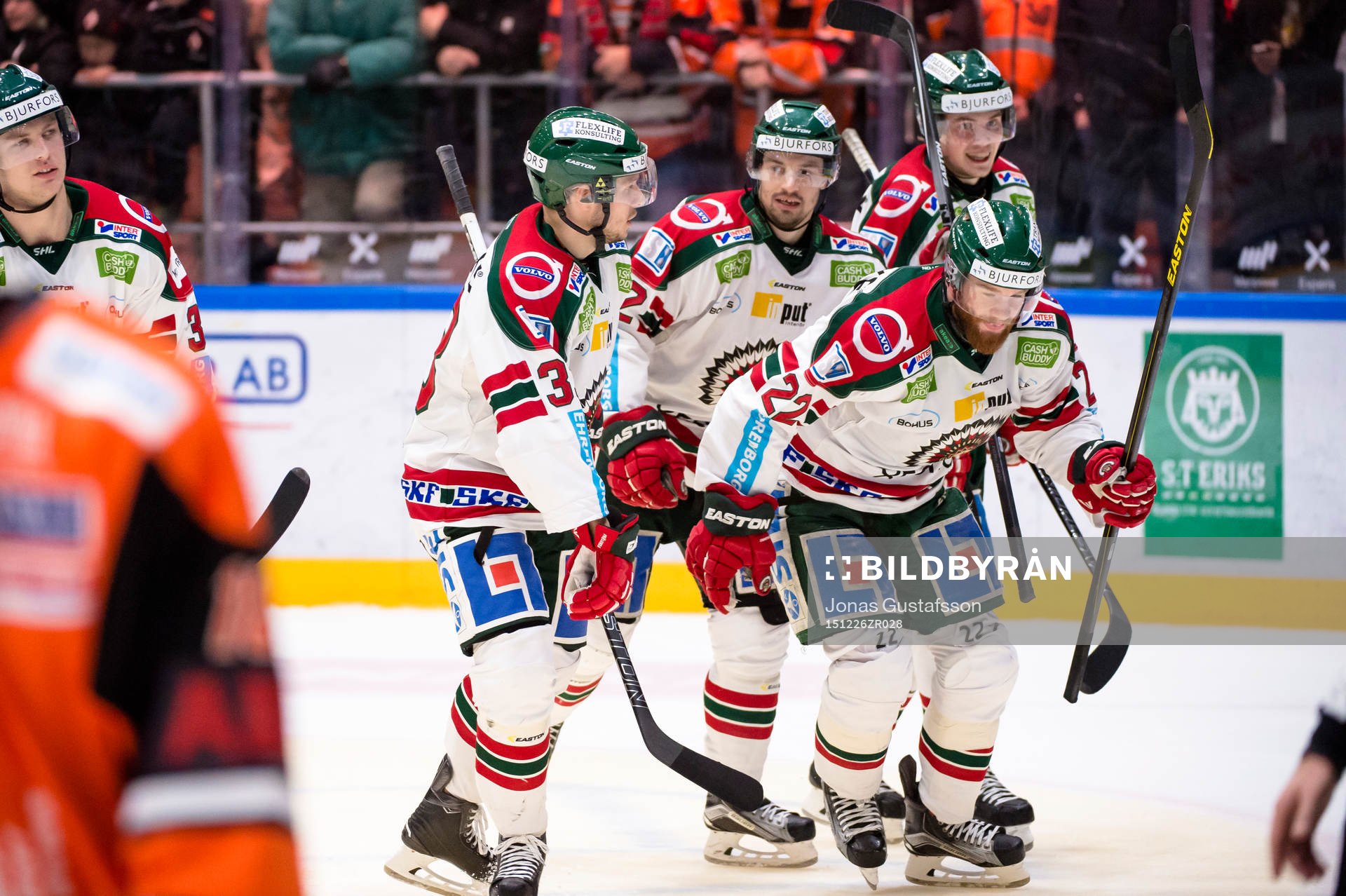 Frölundas Robin Figren  har gjort 4-2 och jublar