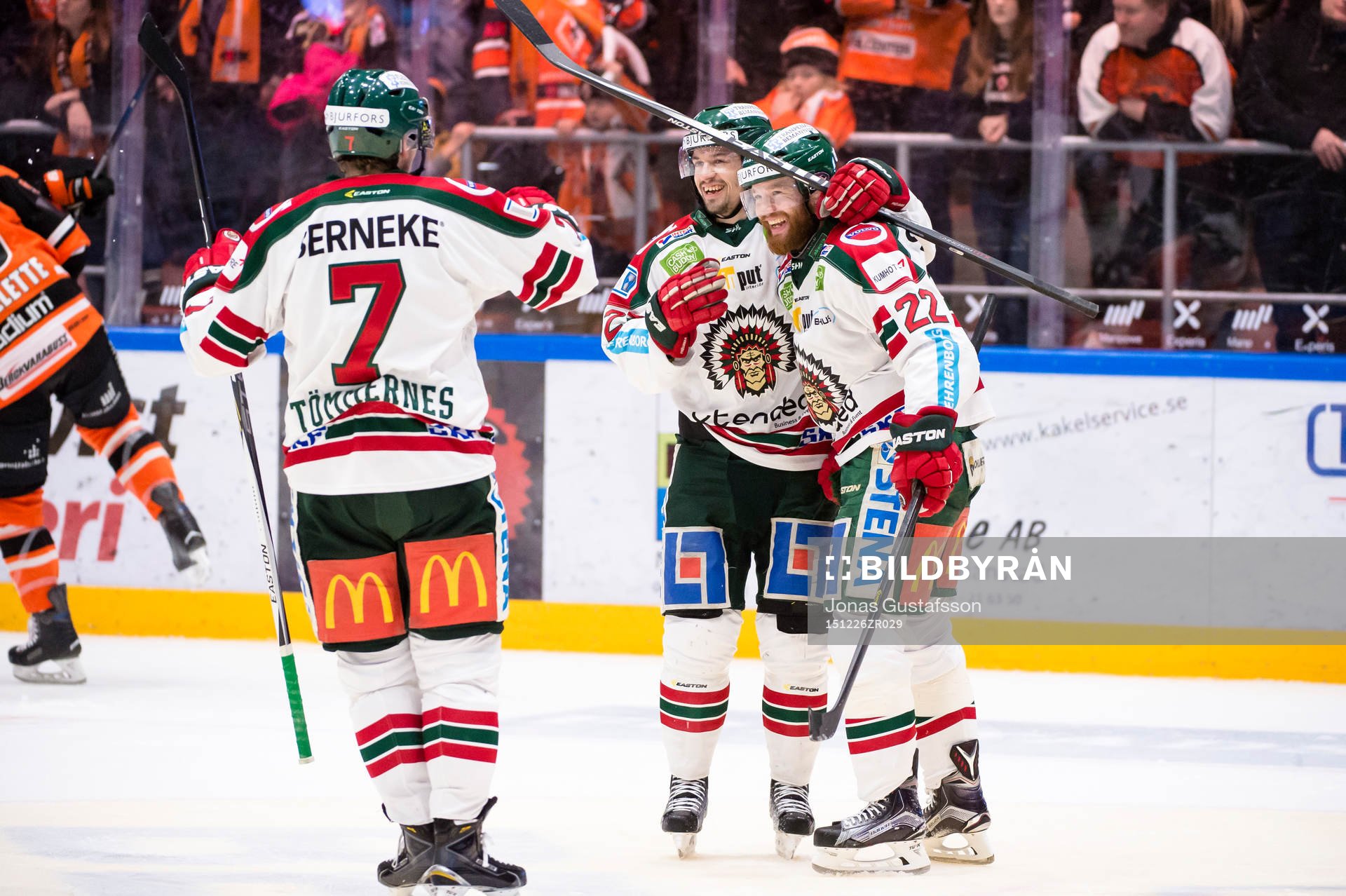 Frölundas Robin Figren har gjort 5-2 och jublar