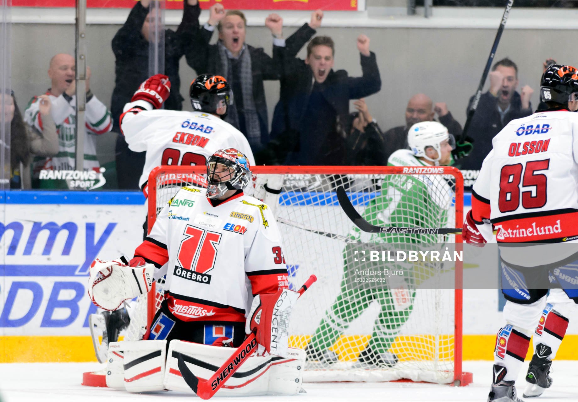 Örebros målvakt Julius Hudacek deppar