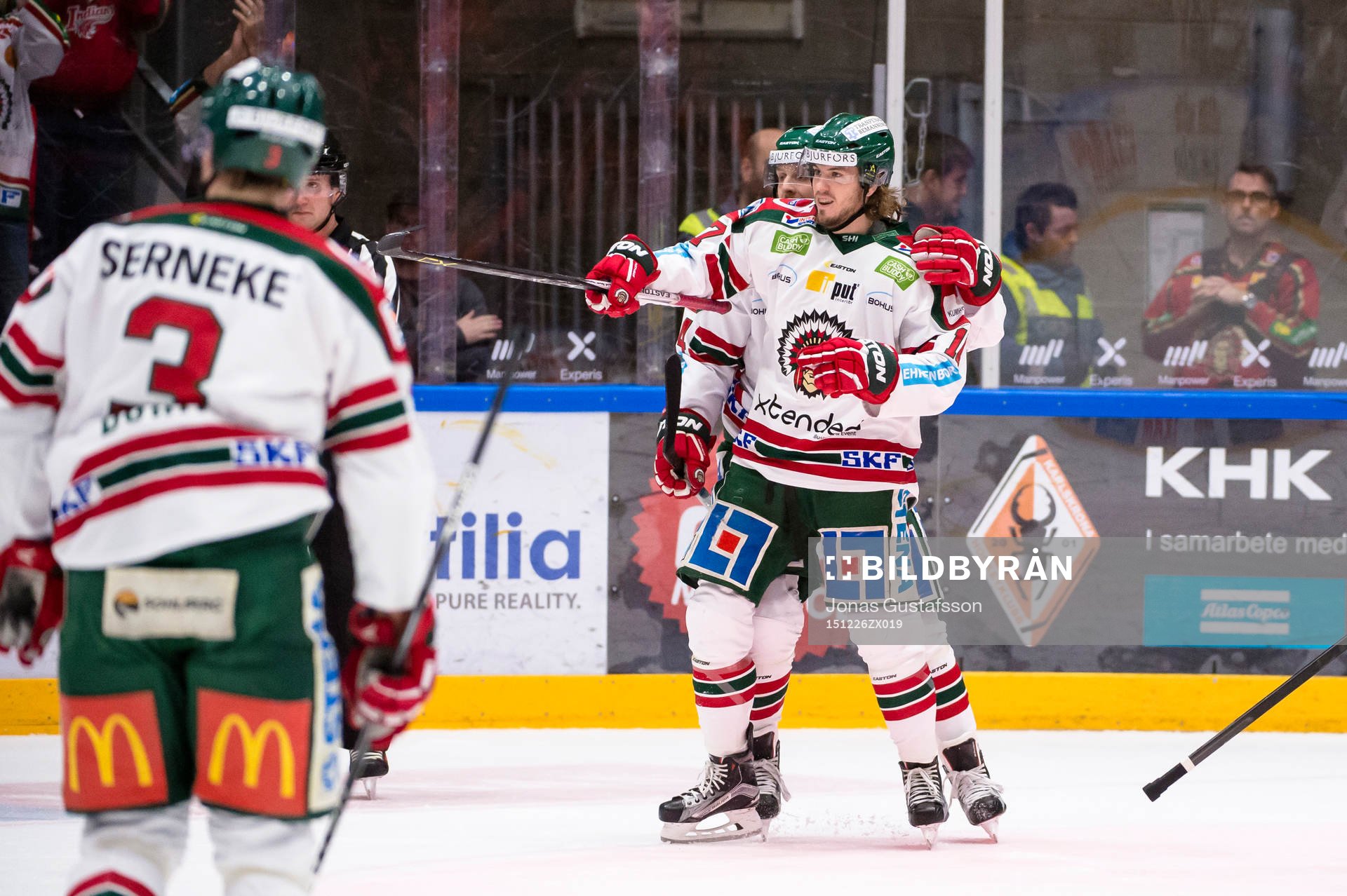 Frölundas Sebastian Stålberg har gjort 1-2 och jublar
