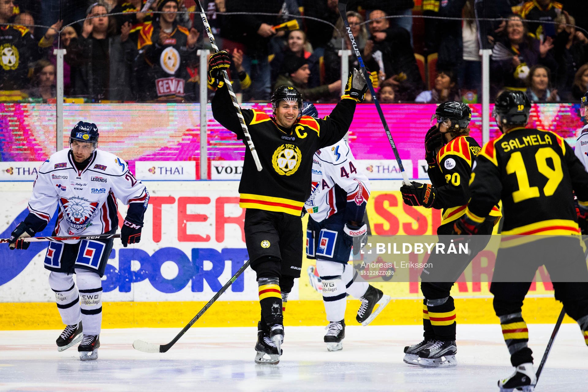 Brynäs Anton Rödin jublar