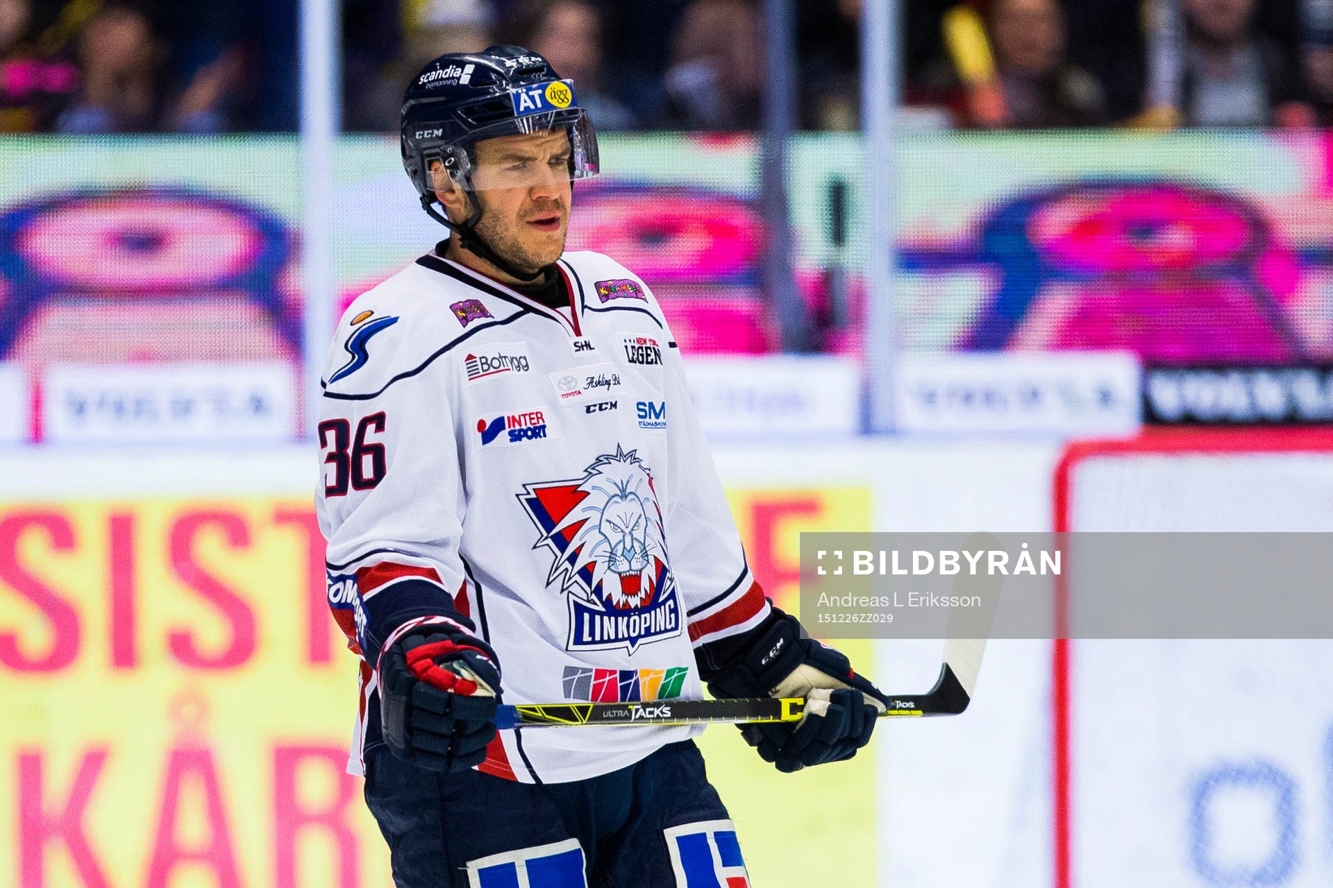 Linköpings Niklas Fogström ser deppig ut