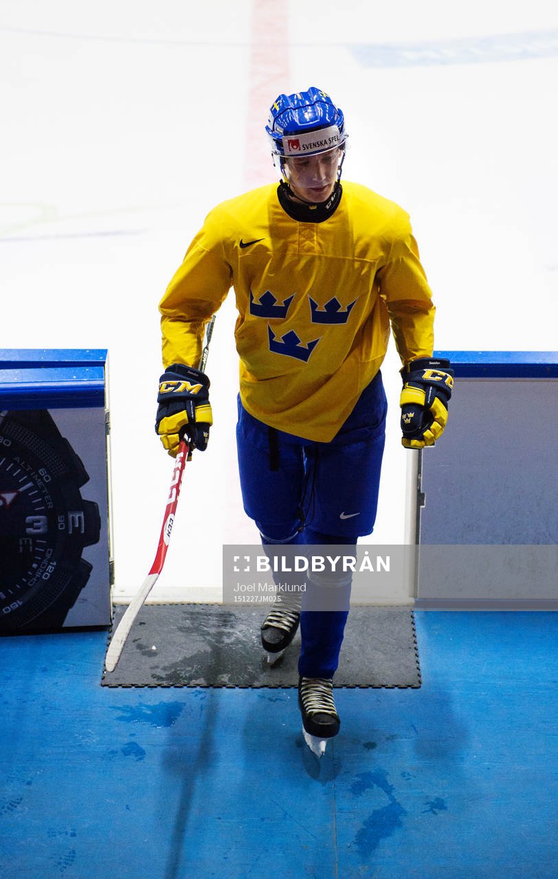 Gustav Forsling lämnar isen
