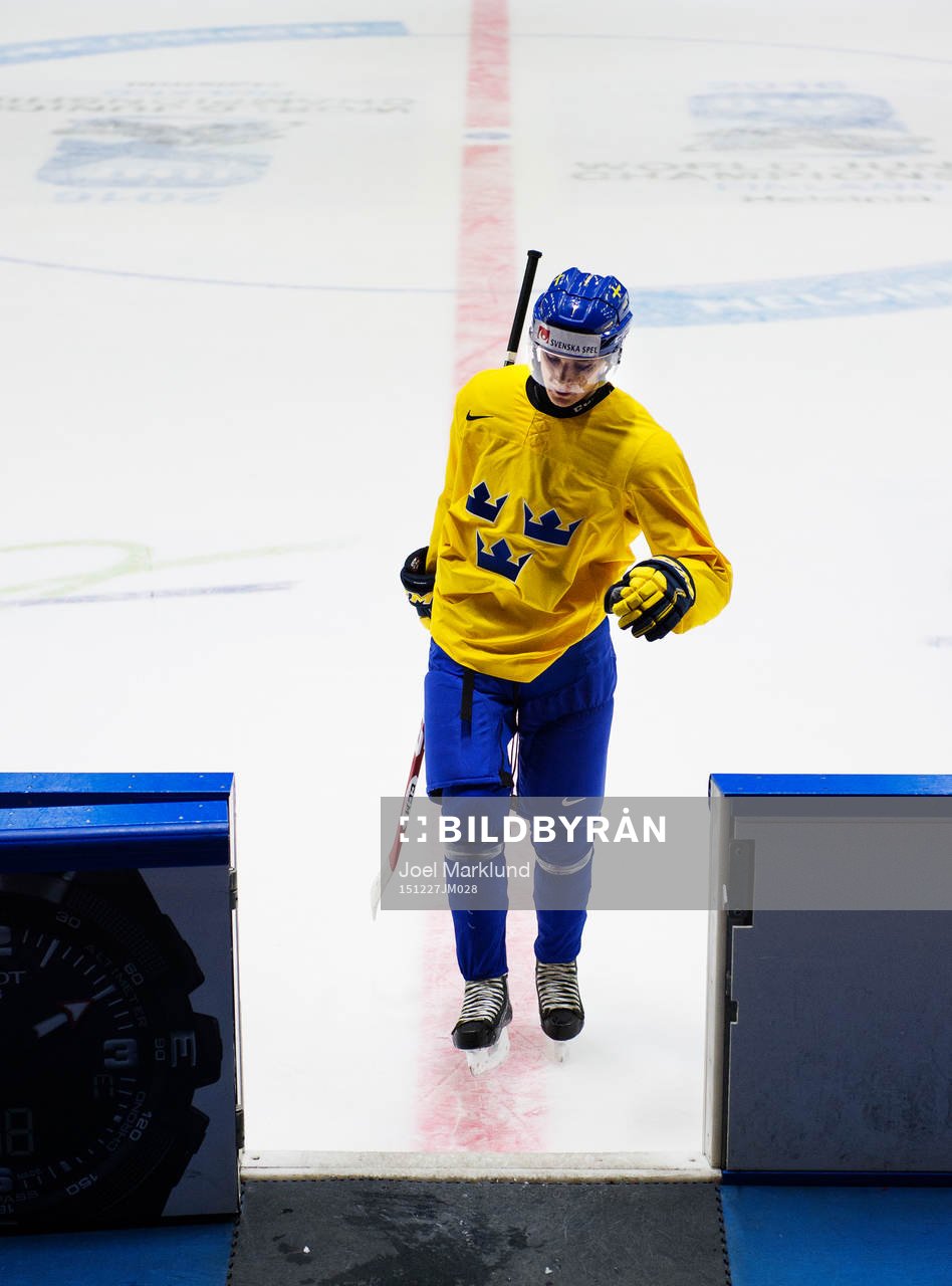 Gustav Forsling lämnar isen